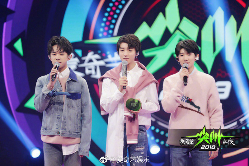 Thảm đỏ iQiYi: Dương Mịch cân cả dàn mỹ nhân Cbiz, bạn gái Trương Hàn nhan sắc ngày càng lên hương Thảm đỏ iQiYi: Dương Mịch cân cả dàn mỹ nhân Cbiz, bạn gái Trương Hàn nhan sắc ngày càng lên hương